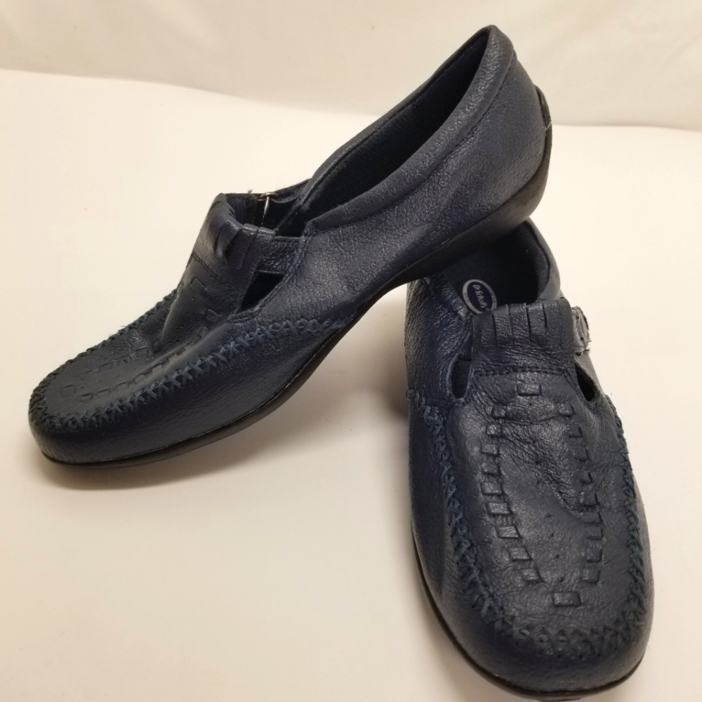 Dr Scholls Womans Size 7.5M Navy Blue Leather Loafer V Hook Loop Strap Closure
